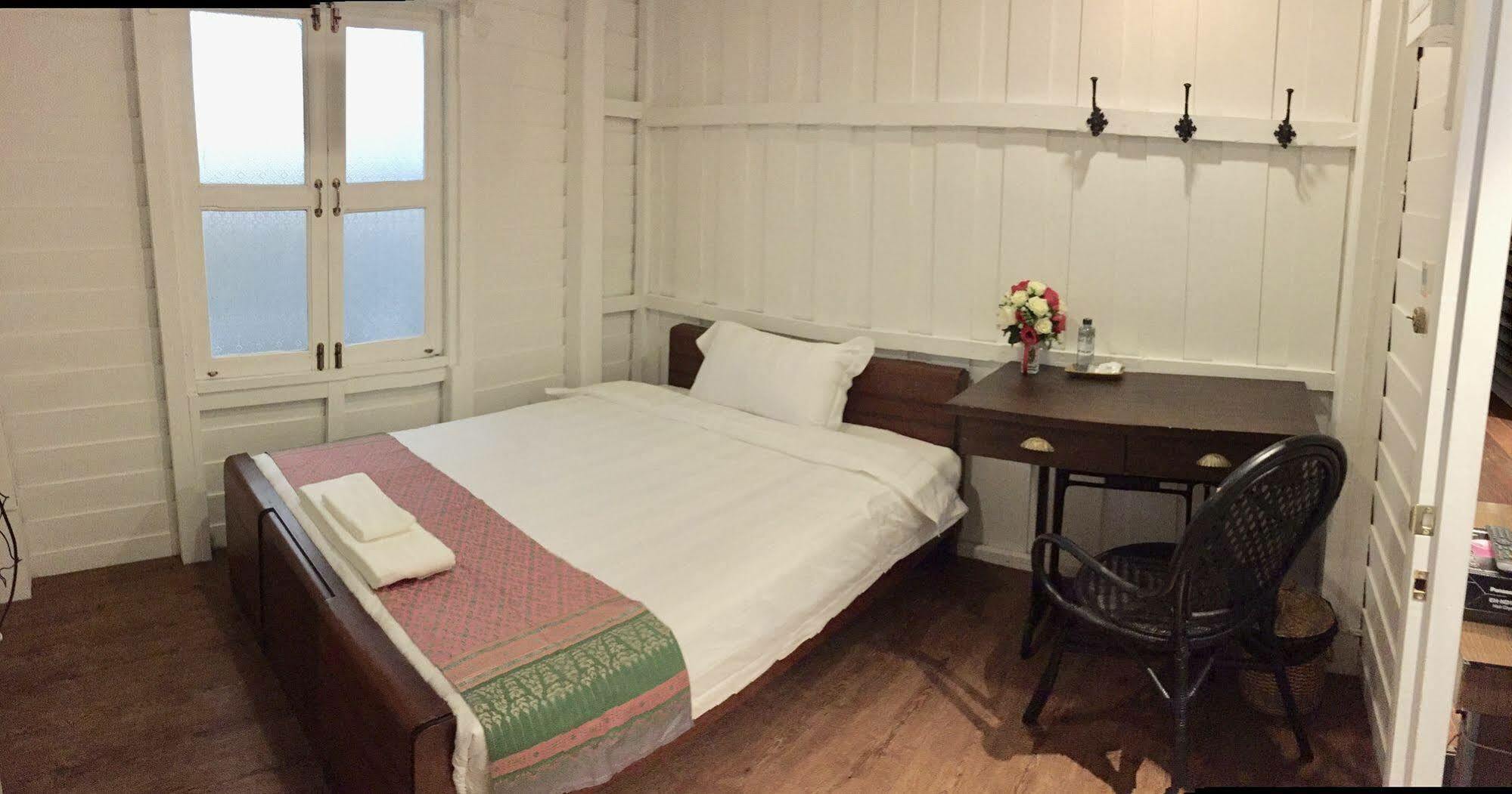 Baankachitpan Bangkok Hotel Екстериор снимка